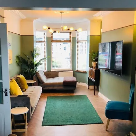 Cheerful 4 Bedroom Townhouse, Side Street Parking Belfast Exterior photo